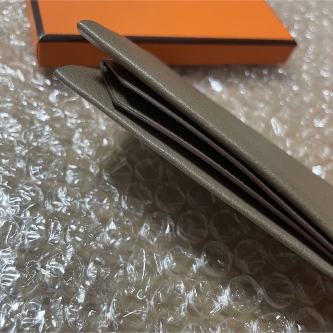 Hermes(エルメス)のHERMES エルメス カードケース Hセリエ エトゥープ 新品 未使用 レディースのファッション小物(名刺入れ/定期入れ)の商品写真