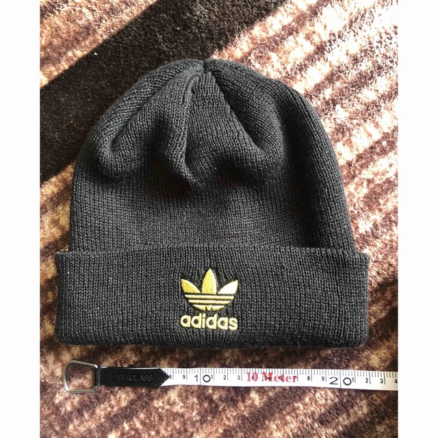 adidas(アディダス)の未使用　adidas ニット帽 レディースの帽子(ニット帽/ビーニー)の商品写真