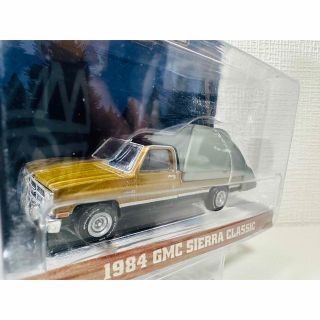 ジーエムシー(GMC)のGreenLightグリーンライト/'84 GMC Sierraシエラ 1/64(ミニカー)