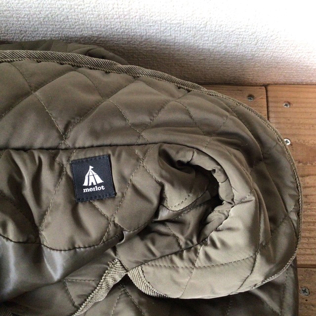 merlot(メルロー)のMerlot  キルティング　ロングコート　中綿　カーキ　軽くて暖かい♪ レディースのジャケット/アウター(ダウンコート)の商品写真