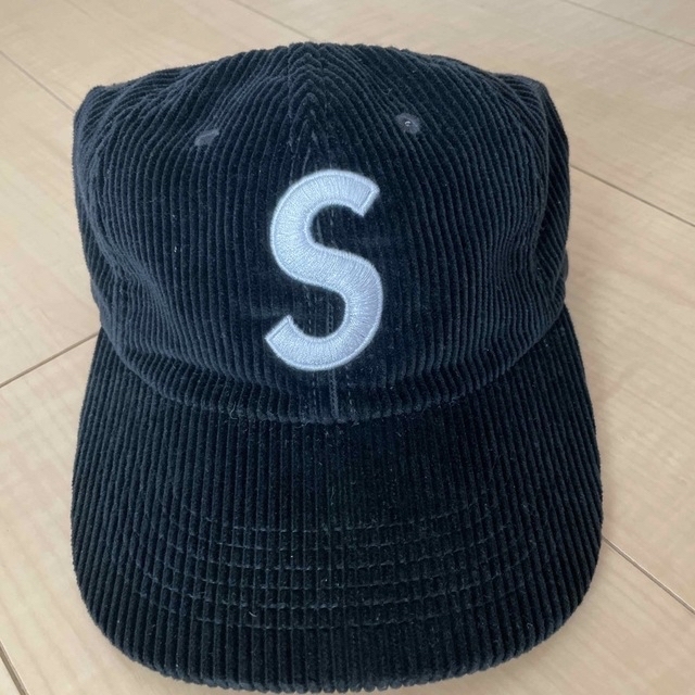 Supreme(シュプリーム)のSupreme Sロゴ　コデュロイキャップ メンズの帽子(キャップ)の商品写真