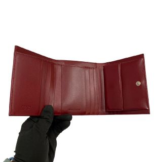 ほぼ未使用品 箱・カード付き【新型モデル】PRADA 折り財布 金ロゴグラム-