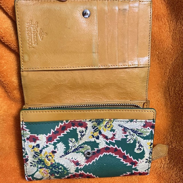 Vivienne Westwood(ヴィヴィアンウエストウッド)のVIVIENNE WESTWOOD(ヴィヴィアンウエストウッド) 二つ折り財布  レディースのファッション小物(財布)の商品写真