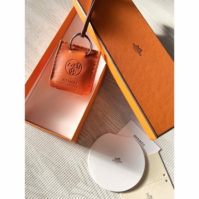 Hermes - 【美品】HERMES サックオランジュ ショップ袋型 バッグ