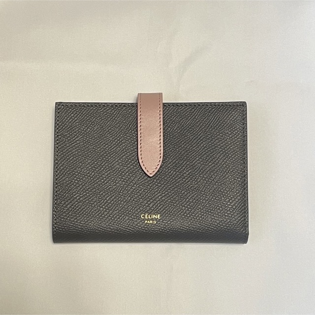□ CELINE ミディアム ストラップウォレット グレインドカーフスキン
