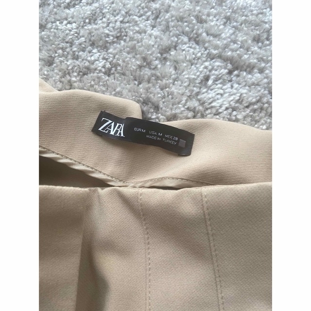 ZARA(ザラ)のZARA パンツ　Mサイズ レディースのパンツ(クロップドパンツ)の商品写真