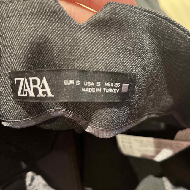 ZARA(ザラ)のZARA  人気　パンツ　グレー　美品　 レディースのパンツ(カジュアルパンツ)の商品写真