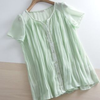 アクシーズファム(axes femme)の春夏　●アクシーズファム●　半袖プリーツブラウス　M♪　グリーン　匿名配送(シャツ/ブラウス(半袖/袖なし))