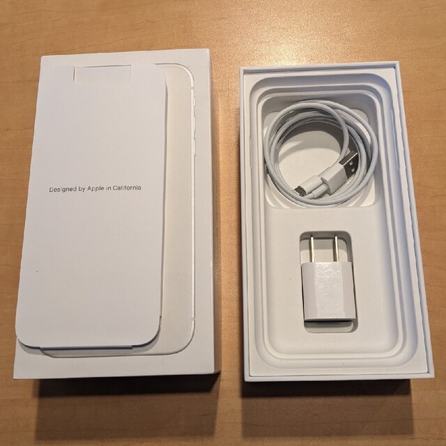 Apple(アップル)の美品 iPhone11 ホワイト 128GB フルセット SIMフリー 送料込み スマホ/家電/カメラのスマートフォン/携帯電話(スマートフォン本体)の商品写真