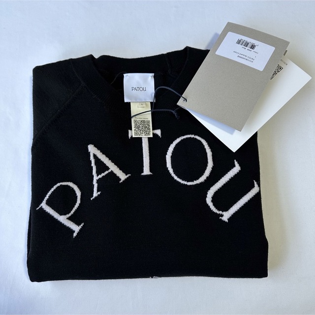 PATOU(パトゥ)の22AW 新品未着用 黒L PATOU パトゥジャンパー ロゴ 長袖ニット レディースのトップス(ニット/セーター)の商品写真