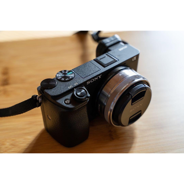 独特な 【送料無料】 SONY ILCE-6400(B) ILCE−6400 ミラーレス一眼