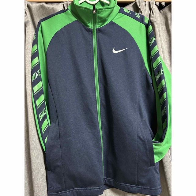 NIKE(ナイキ)の値下げしました！NIKE トラックジャケット　古着 メンズのトップス(ジャージ)の商品写真