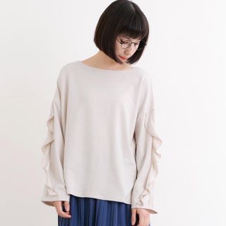 メルロー(merlot)の【shiori様購入用】merlot ラッフルトップス(カットソー(長袖/七分))