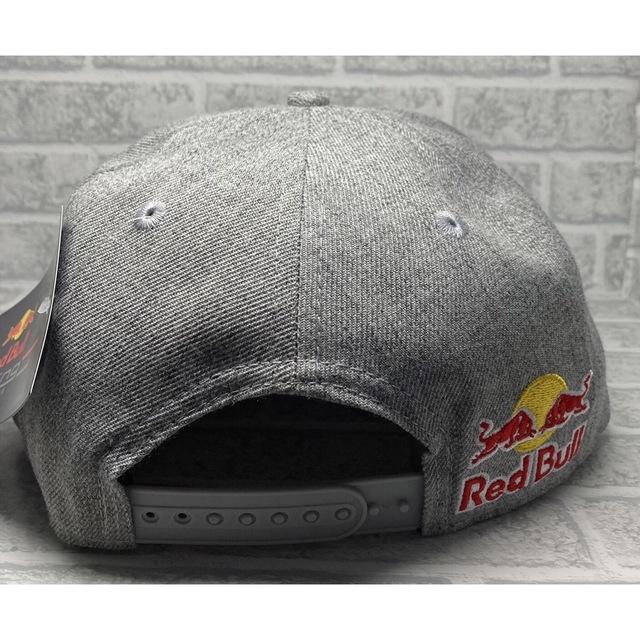 NEW ERA(ニューエラー)の【新品】刺繍多数 RedBull レッドブル ×ニューエラキャップ　グレー メンズの帽子(キャップ)の商品写真