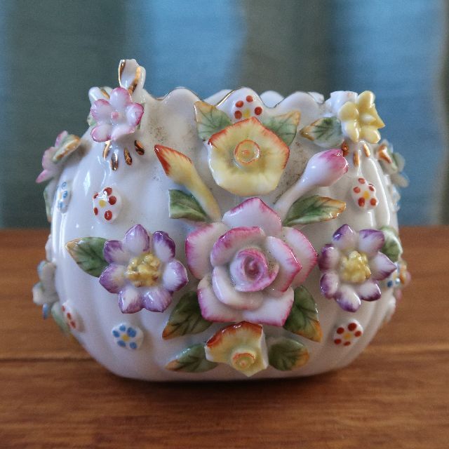 花の置物　陶器製