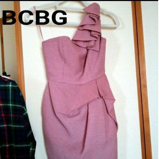 ビーシービージーマックスアズリア(BCBGMAXAZRIA)のBCBG♡ワンショルダー　ピンク　フリル　ミニ　膝丈　ワンピース　ドレス(ミニワンピース)