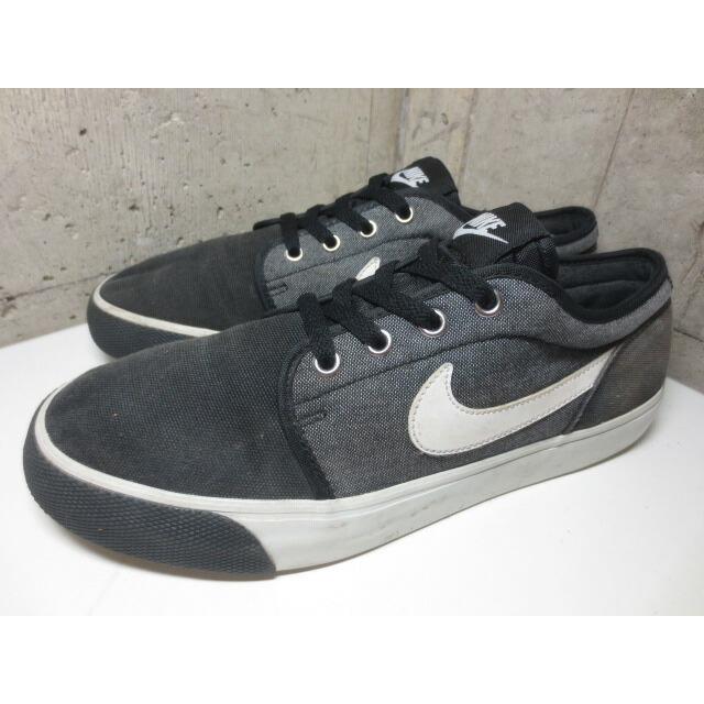 NIKE(ナイキ)のNIKE NIKE TOKI LOW/トキ ロー キャンバスシューズ 黒×灰×白 
【US 8.5】【555272-018】【中古】 メンズの靴/シューズ(スニーカー)の商品写真