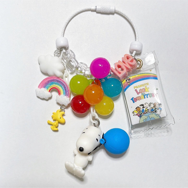 SNOOPY(スヌーピー)のお空にふわふわ🎈🌈飛んでいくよ🐶🐥💓キーホルダー ハンドメイドのアクセサリー(キーホルダー/ストラップ)の商品写真