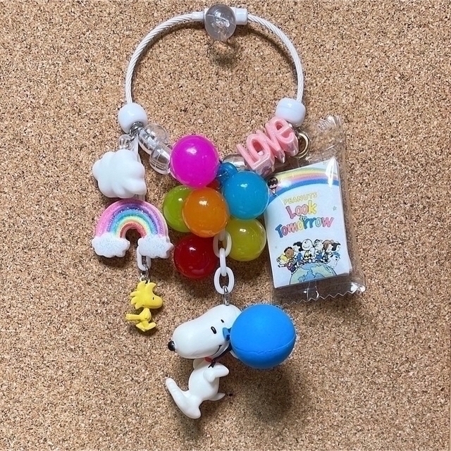 SNOOPY(スヌーピー)のお空にふわふわ🎈🌈飛んでいくよ🐶🐥💓キーホルダー ハンドメイドのアクセサリー(キーホルダー/ストラップ)の商品写真