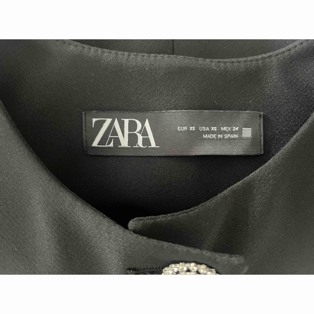 ZARA(ザラ)の美品　ZARA ザラ　ノーカラージャケット　アウター　ビジュー　人気　完売 レディースのジャケット/アウター(ノーカラージャケット)の商品写真