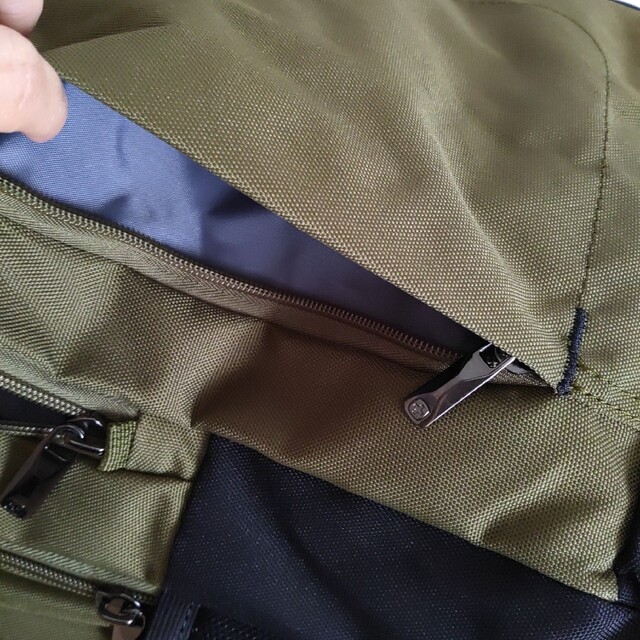 【新品】WENGER　バックパック　リュック　カーキ メンズのバッグ(バッグパック/リュック)の商品写真