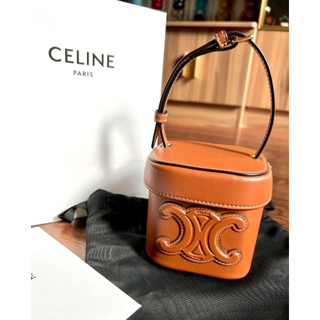 お気に入りの - celine 【新品未使用】CELINE ショルダーバッグ