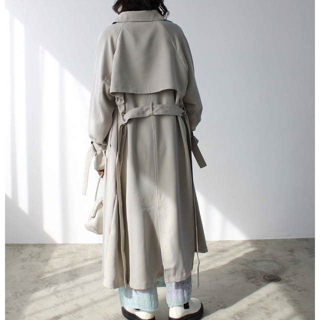 LOWRYS FARM(ローリーズファーム)の上品オーバーサイズトレンチコート　春コート レディースのジャケット/アウター(トレンチコート)の商品写真