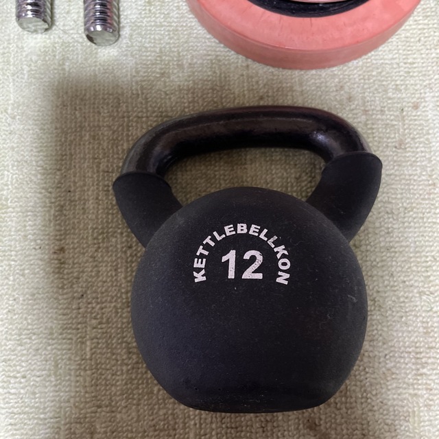 トレーニング/エクササイズ5キロダンベル4つ、KETTLEBELLKon12キロ