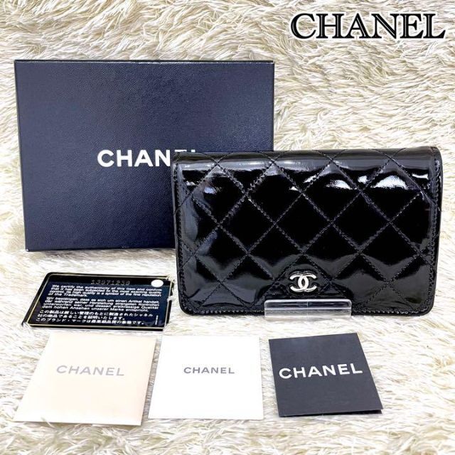 絶対一番安い CHANEL 黒 パテントレザー ココマーク マトラッセ 二つ折り財布 【新品未使用】シャネル 財布