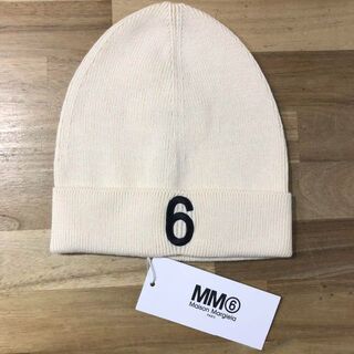 エムエムシックス(MM6)のMM6 メゾンマルジェラ ニット帽 ビーニー キャップ ホワイト ロゴ コットン(ニット帽/ビーニー)