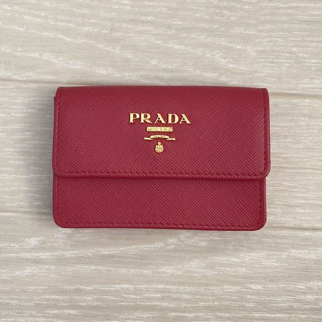 PRADA プラダ カードケース SAFFIANO サフィアーノ ピンク 独特の素材
