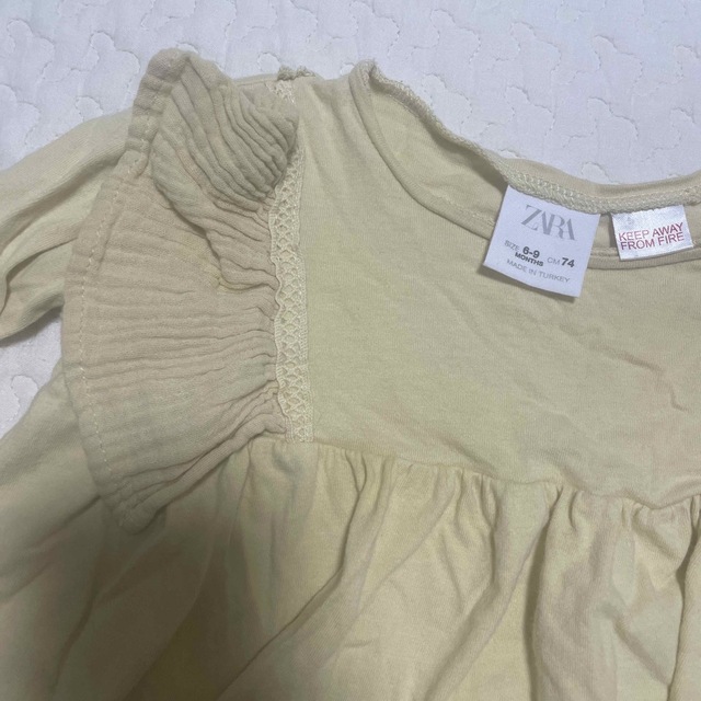 ZARA KIDS(ザラキッズ)のzarakids レース付きカットソー　6〜9m キッズ/ベビー/マタニティのベビー服(~85cm)(シャツ/カットソー)の商品写真