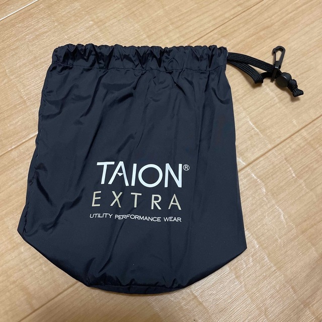 TAION(タイオン)のTAION ダウン収納袋のみ レディースのジャケット/アウター(ダウンジャケット)の商品写真