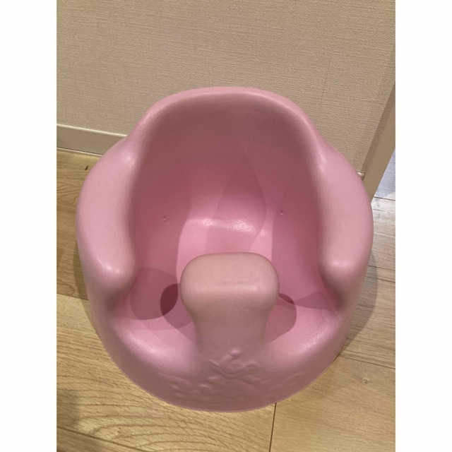 Bumbo(バンボ)の【美品】バンボ ベビーソファー ピンク キッズ/ベビー/マタニティのキッズ/ベビー/マタニティ その他(その他)の商品写真