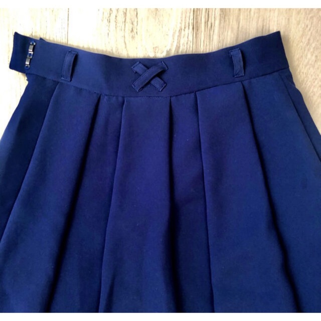 Swingle(スウィングル)のswingle上品プリーツAラインスカート ロイヤルブルー レディースのスカート(ひざ丈スカート)の商品写真