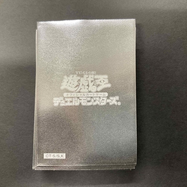 最終値下げ！遊戯王 初期ロゴ メタリックシルバー スリーブ 公式 50枚