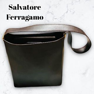 サルヴァトーレフェラガモ(Salvatore Ferragamo)の希少 Vintage フェラガモ ボックス ショルダーバッグ 美品 レザー 牛革(ショルダーバッグ)