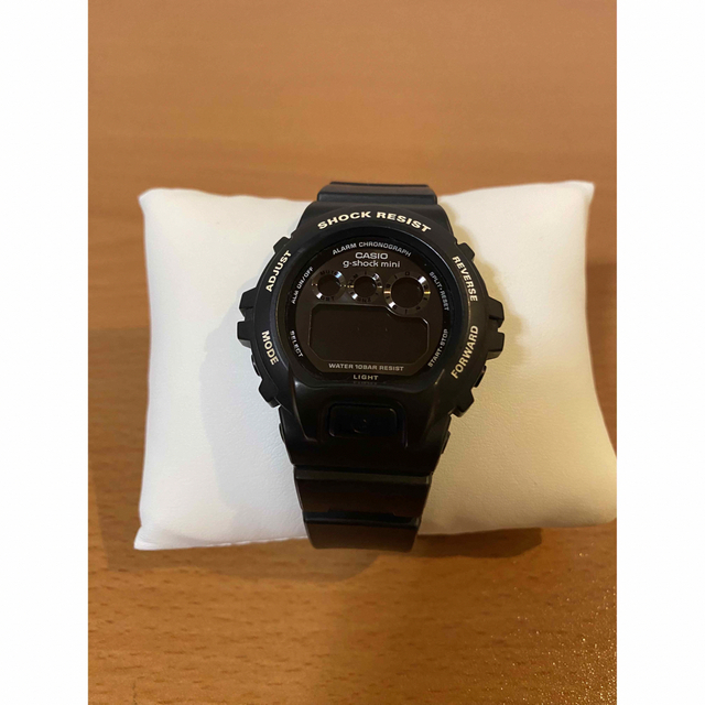 G-SHOCK(ジーショック)のCASIO g-shockmini GMN-691 10気圧防水 メンズの時計(腕時計(デジタル))の商品写真