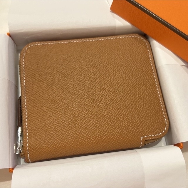 正規店仕入れの Hermes 新品 HERMES シルクインコンパクト ゴールド 財布