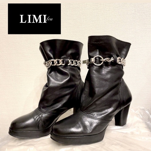 LIMI feu(リミフゥ)の【LIMI feu】チェーン付き本革ショートブーツ【Made in Japan】 レディースの靴/シューズ(ブーツ)の商品写真