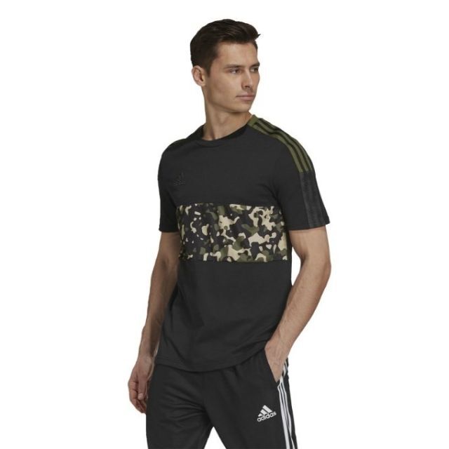 adidas(アディダス)の【新品タグ付き】アディダス★カモフラ柄 半袖Ｔシャツ★4,389円の品【黒L】 メンズのトップス(Tシャツ/カットソー(半袖/袖なし))の商品写真