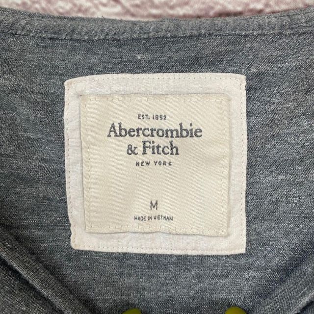 Abercrombie&Fitch(アバクロンビーアンドフィッチ)のパーカー　スウェット　ワンポイント メンズ　レディース　[ M ] レディースのトップス(パーカー)の商品写真