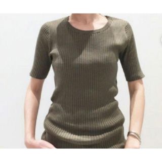 アパルトモンドゥーズィエムクラス(L'Appartement DEUXIEME CLASSE)の Rib ショートスリーブ Knit カーキ(ニット/セーター)