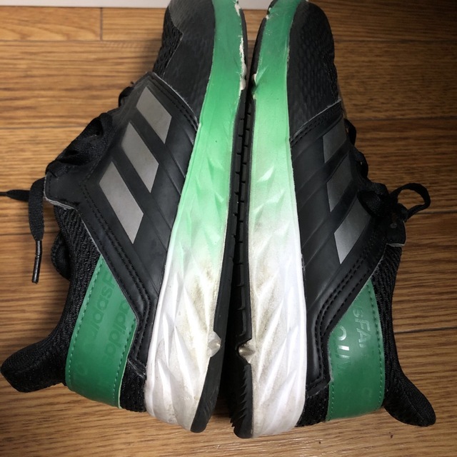 adidas(アディダス)のadidasスニーカー24cm キッズ/ベビー/マタニティのキッズ靴/シューズ(15cm~)(スニーカー)の商品写真