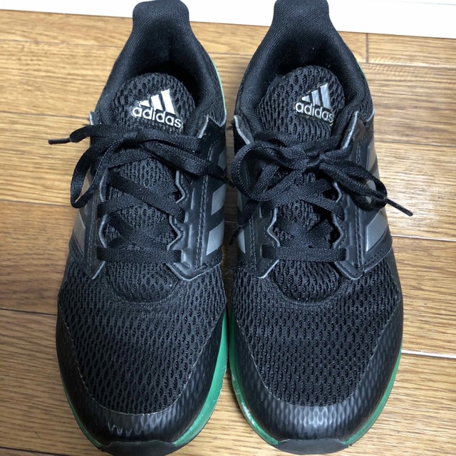 adidas(アディダス)のadidasスニーカー24cm キッズ/ベビー/マタニティのキッズ靴/シューズ(15cm~)(スニーカー)の商品写真