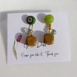 ガラス ドロップス サージカルステンレス ピアス グリーン お花 天然石(ピアス)