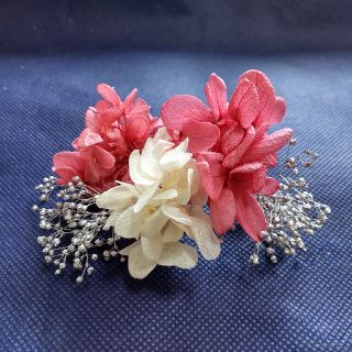 プリザーブドフラワー 髪飾り 結婚式  卒業式におすすめ かすみ草 あじさい2色(ヘアアクセサリー)