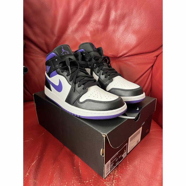 NIKE(ナイキ)のNike Air Jordan 1 Mid Black/Court Purple メンズの靴/シューズ(スニーカー)の商品写真