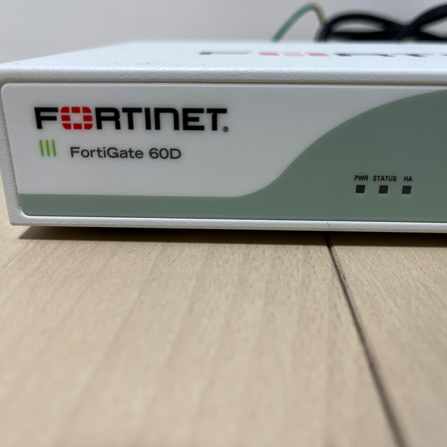 Fortigate 60D スマホ/家電/カメラのPC/タブレット(PC周辺機器)の商品写真