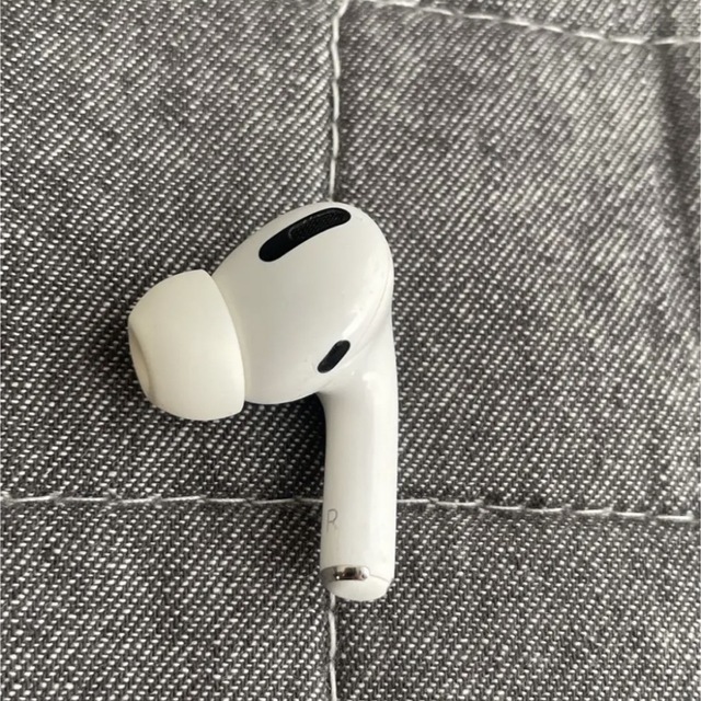 Apple(アップル)のAirPods Pro エアポッズ プロ Apple 純正品 イヤホン 右耳のみ スマホ/家電/カメラのオーディオ機器(ヘッドフォン/イヤフォン)の商品写真